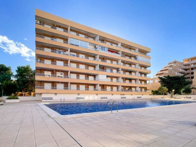 Apartment in Punta Prima (Alicante) Ref. ITCW501661