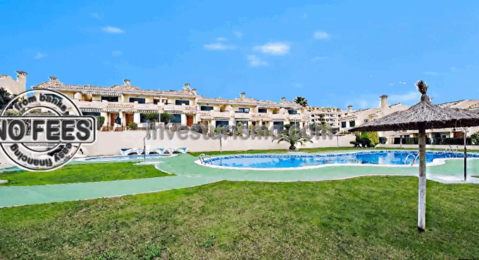 Spacious apartment 2 bedrooms, 2 baths, pool and a large terrace in Orihuela Costa,