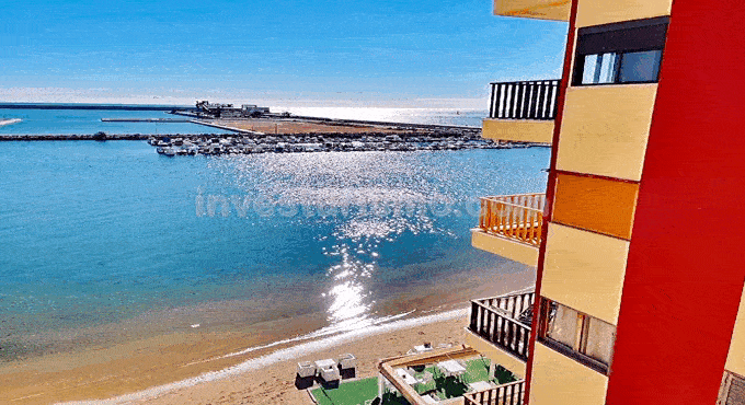 Apartment on the 1st Line of the Beach with Sea Views in Torrevieja (Costa Blanca)